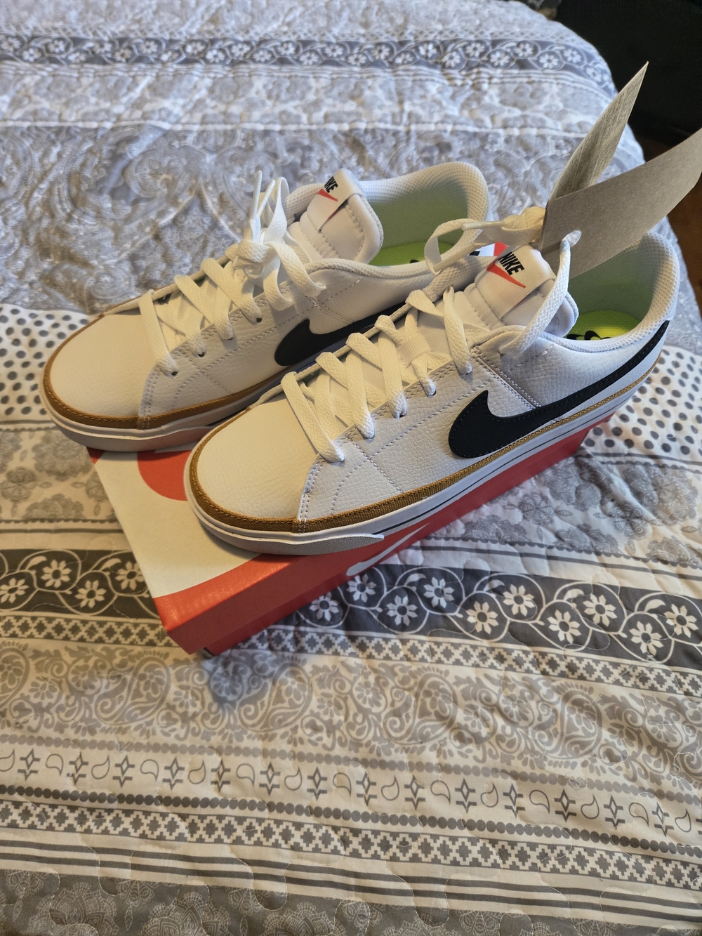 Women's Nike Court Legacy White Black Desert Ochre NWT Size 9 - Picture 2 of 6